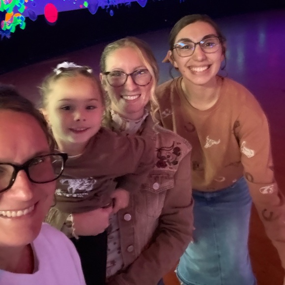 HOWDY!!👋🏼 - Picture 2 of 11